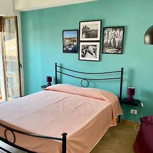 https://double-room-with-private-bathroom-and-balcony-in-a-shared-house.catania-hotels.net